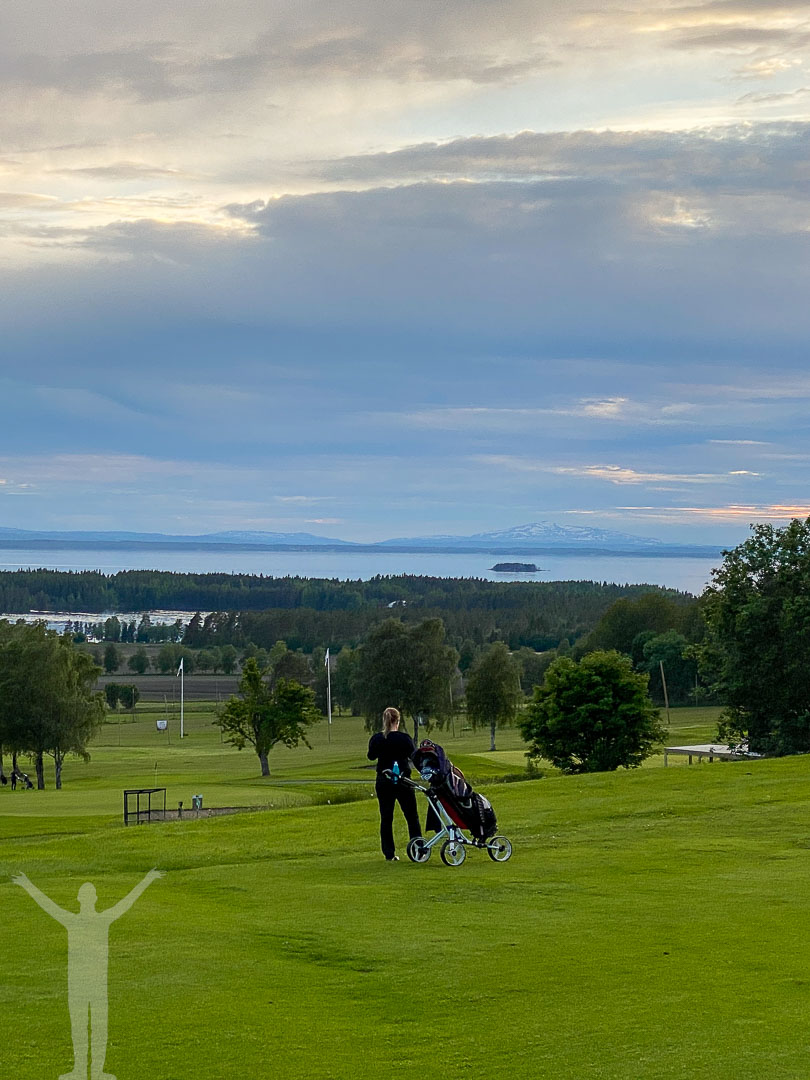 Maria fotar vacker utsikt från Östersund Frösö Golfklubb