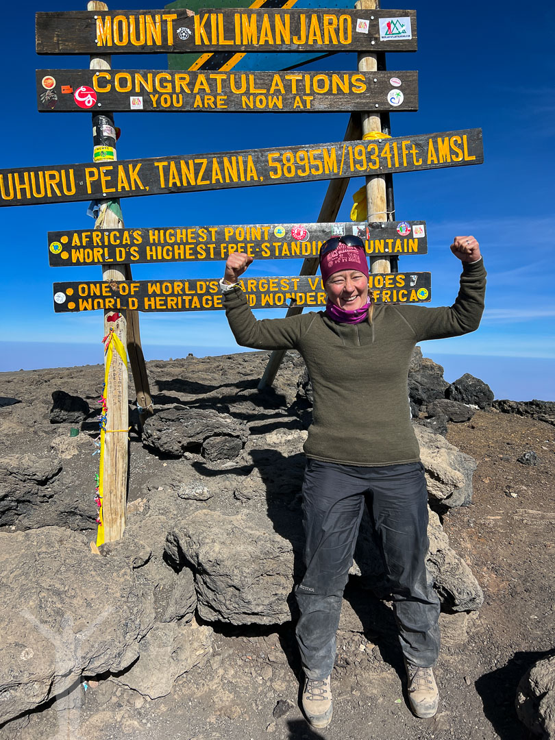 Maria på Uhuru Peak, toppen av Kilimanjaro!
