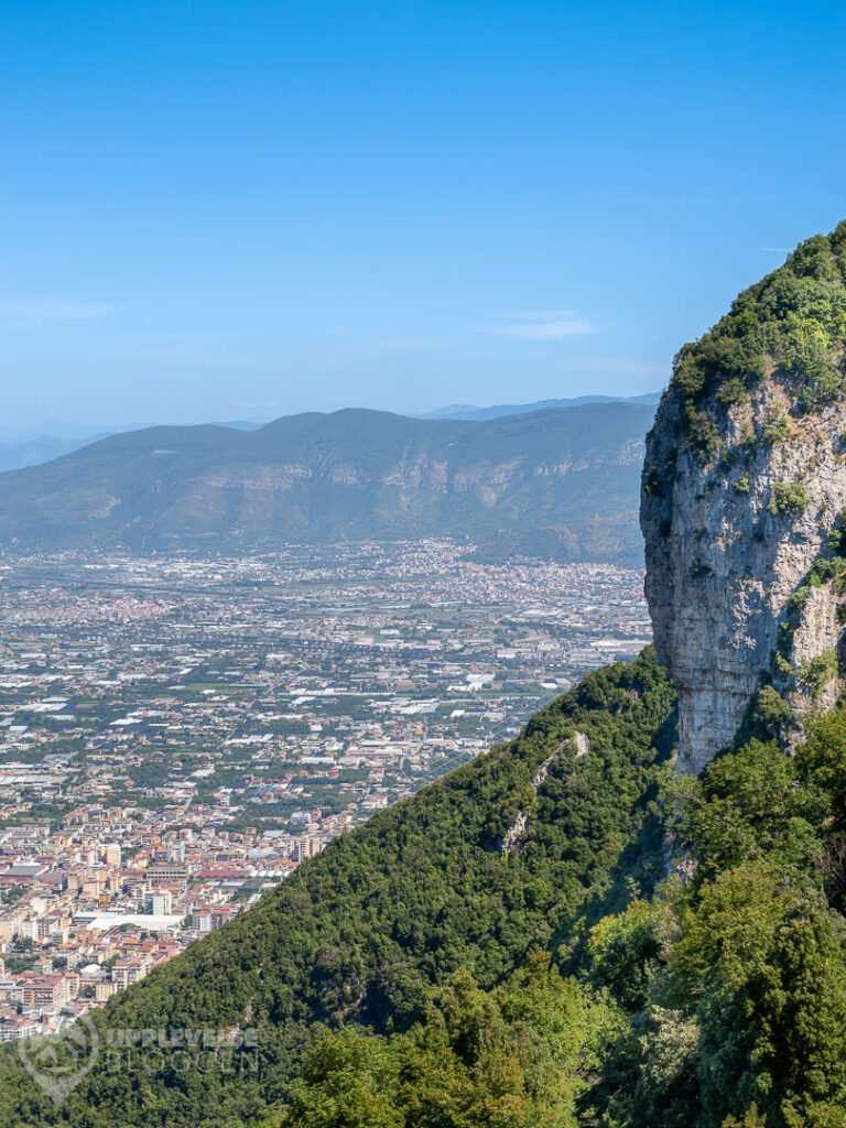 Bergssluttningar på söder om Neapel